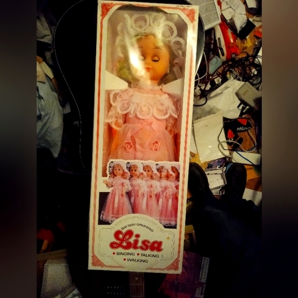 Vintage battery operated Lisa singing talking doll in box never open never used - Picture 1 of 12